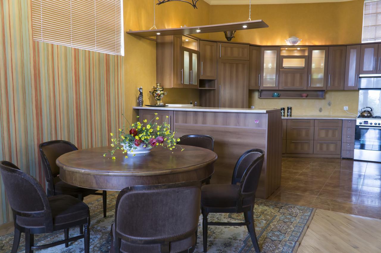 4Bd Appartaments With Cozy Garden Tbilisi Eksteriør bilde