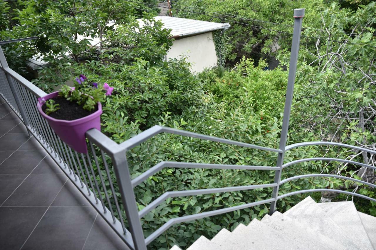 4Bd Appartaments With Cozy Garden Tbilisi Eksteriør bilde