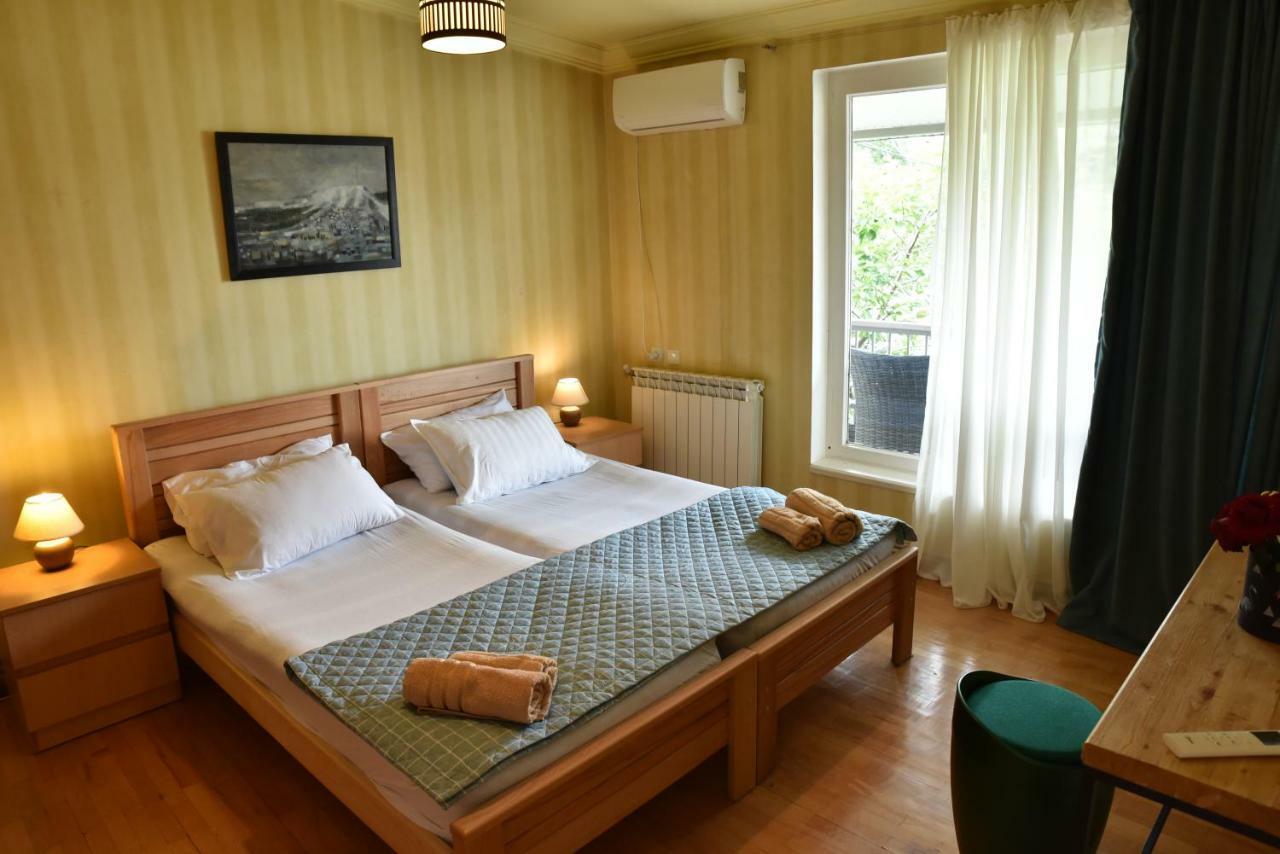 4Bd Appartaments With Cozy Garden Tbilisi Eksteriør bilde
